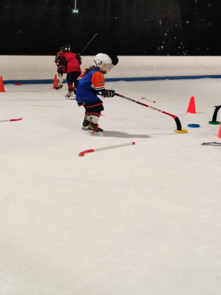 enfant pratiquant le hockey sur glace à montpellier